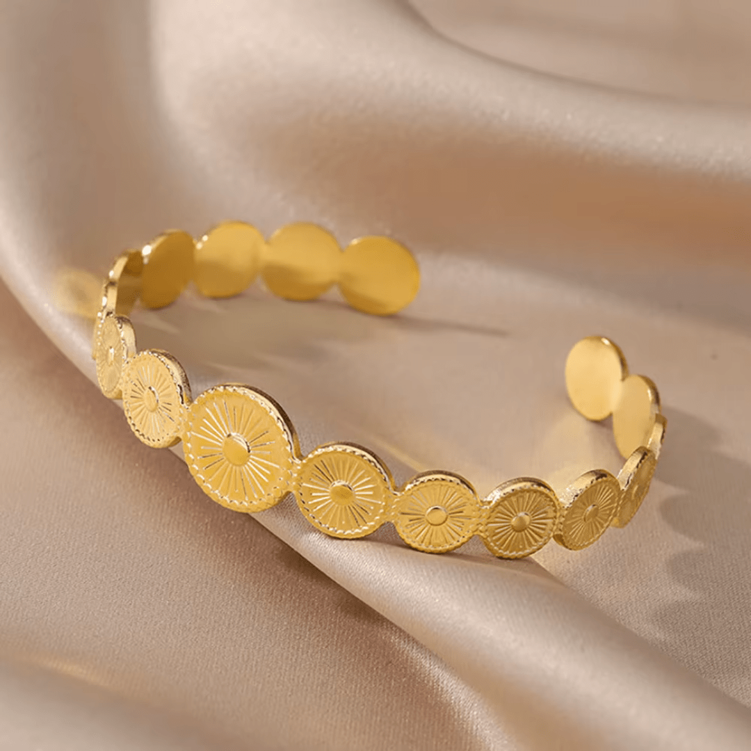 Golden Goddess Cuff - Statement Armreif - The Femme Club