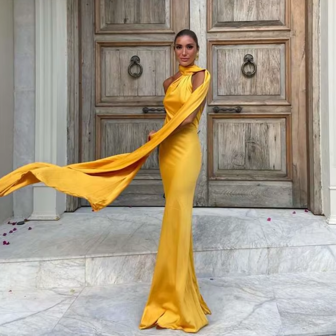 "Verde Élégance" – Satin-Maxikleid mit Cape-Detail