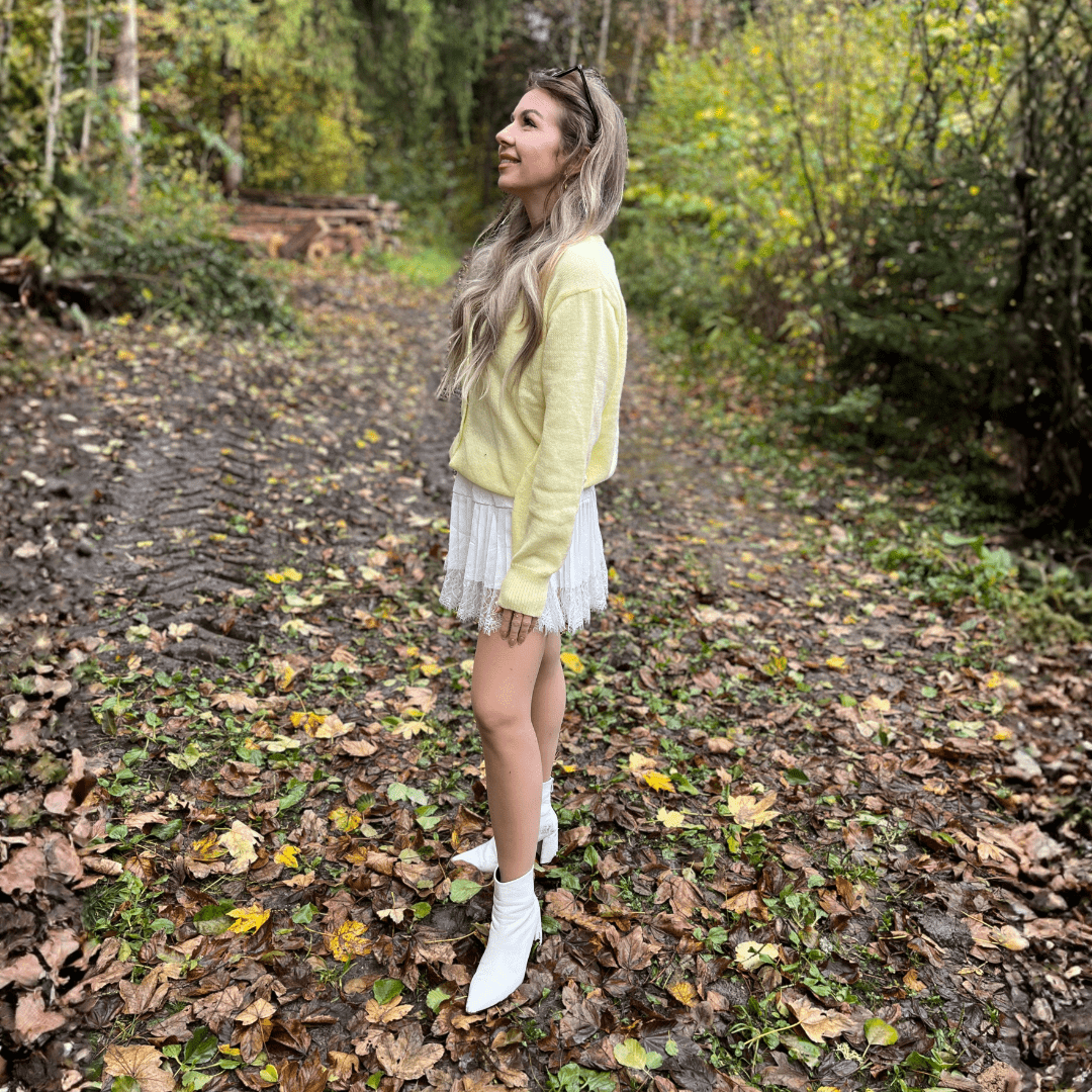 "Amélie Lace" Pleated Mini Skirt - Plissérock mit Spitze - The Femme Club