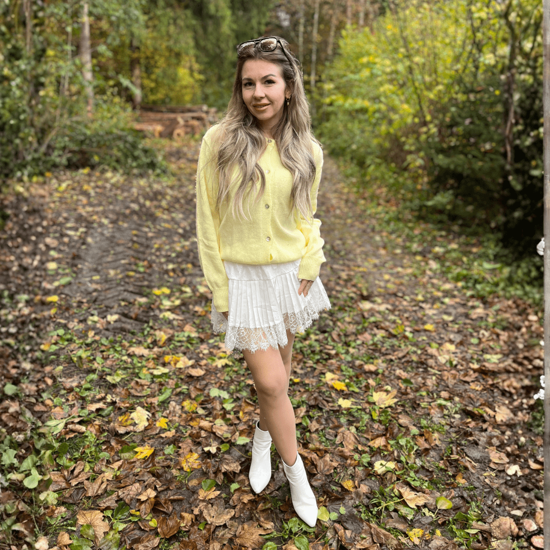 "Amélie Lace" Pleated Mini Skirt - Plissérock mit Spitze - The Femme Club