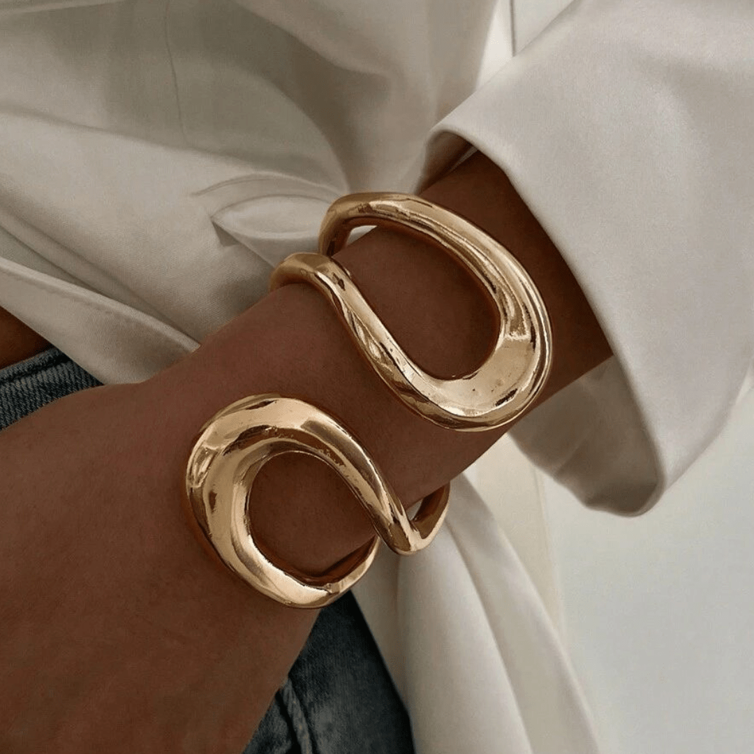 Golden Curve Bracelet „Valentina“ - Luxus - Statement - Armband - The Femme Club