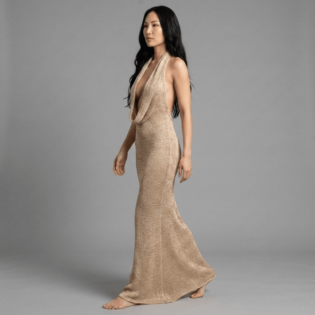 "Golden Mirage" Maxi Dress - Luxuriöses Halterneck-Maxikleid - The Femme Club