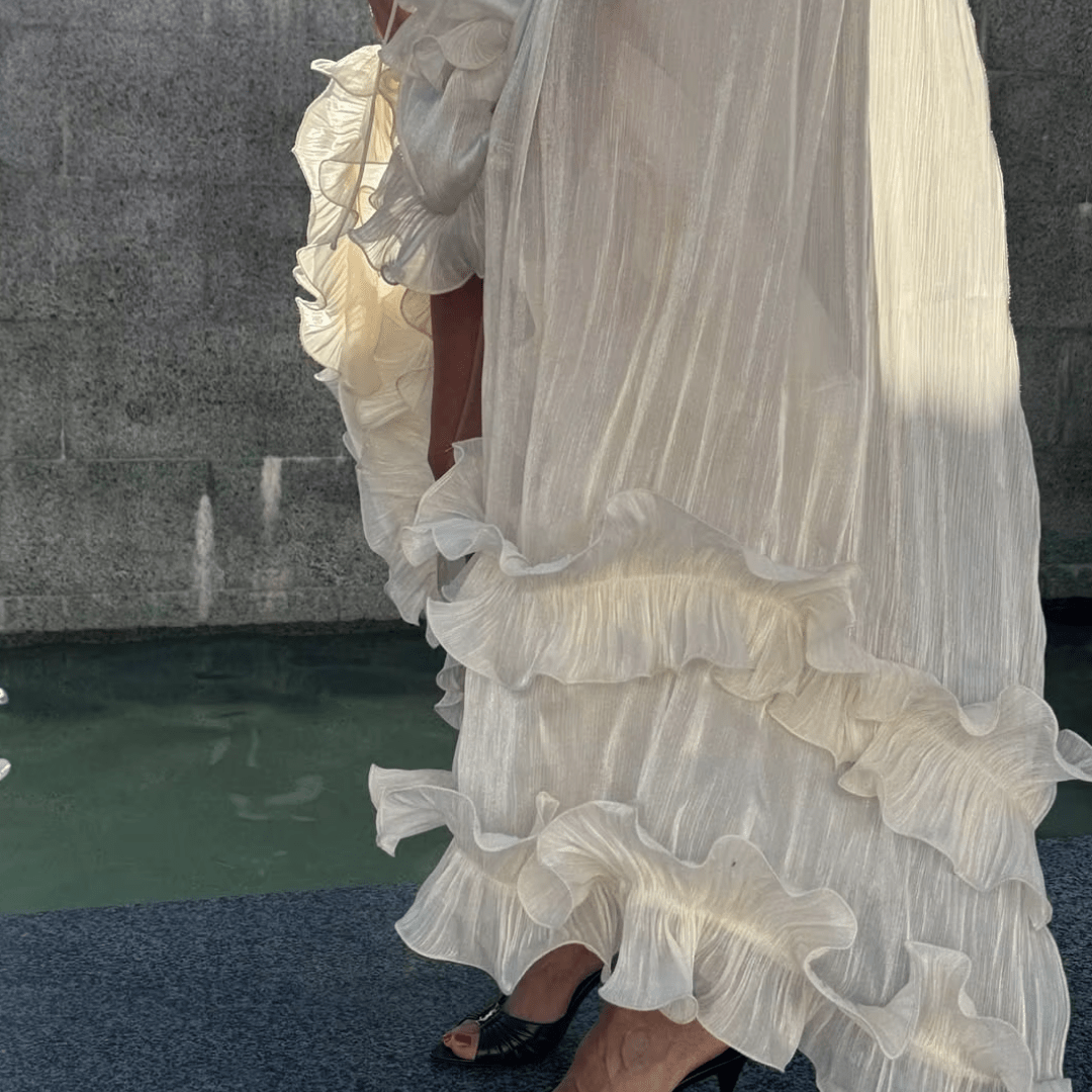 "Maison Blanche" – Maxikleid mit Volants - Maxikleid - The Femme Club