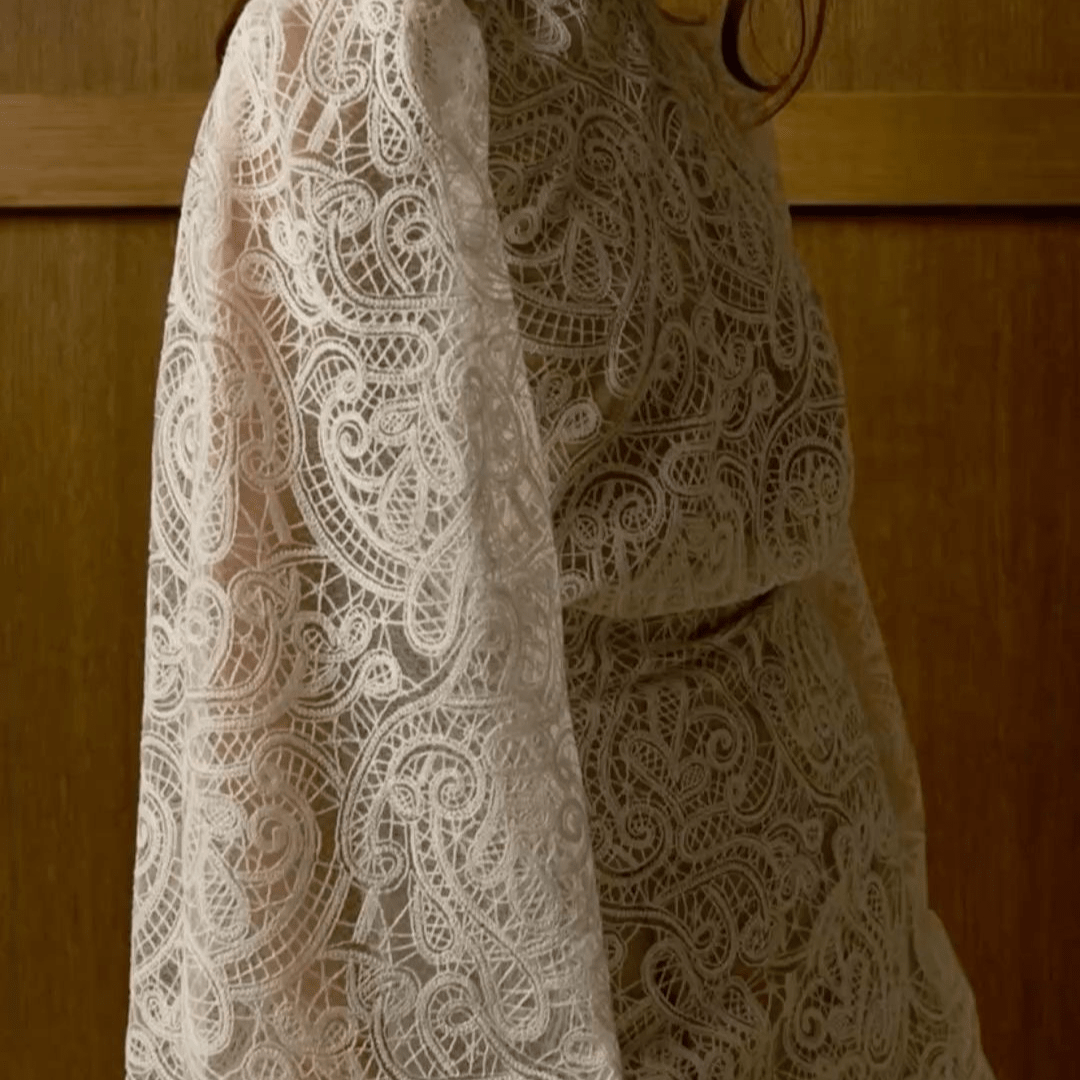 "Noble Whisper" Lace Dress - Minikleid - The Femme Club