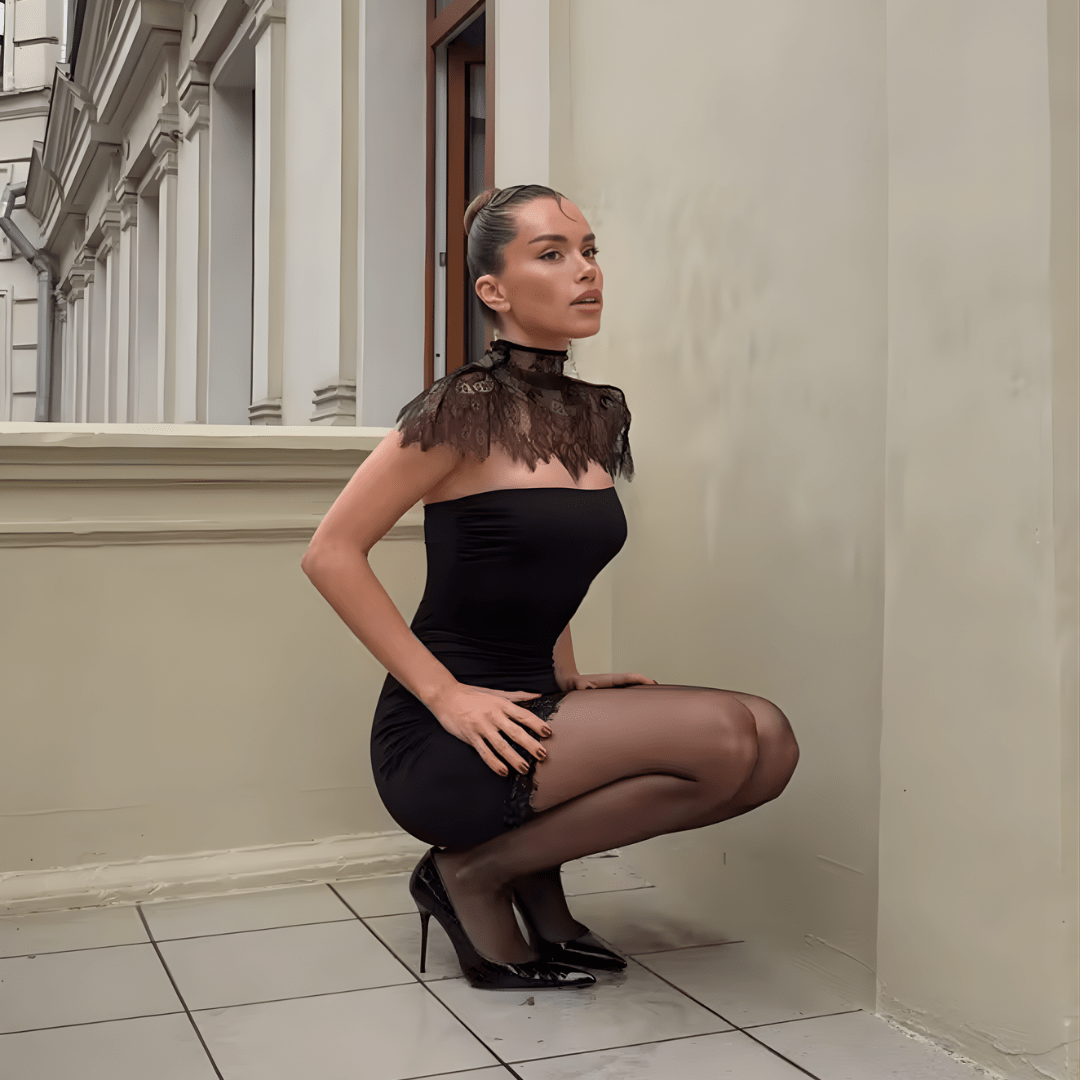 "Noir Élan" Spitzenkleid - Spitzenkleid - The Femme Club