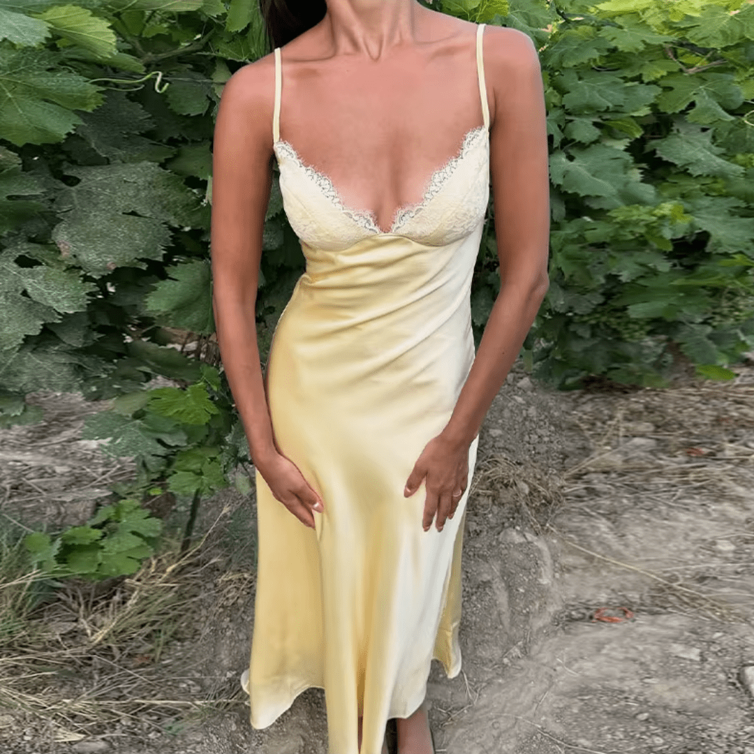 "Satin Soleil" Spitzenkleid - Satin Maxikleid - The Femme Club