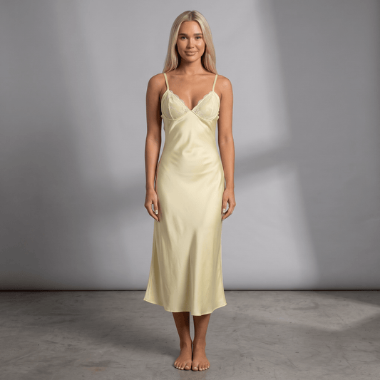 "Satin Soleil" Spitzenkleid - Satin Maxikleid - The Femme Club
