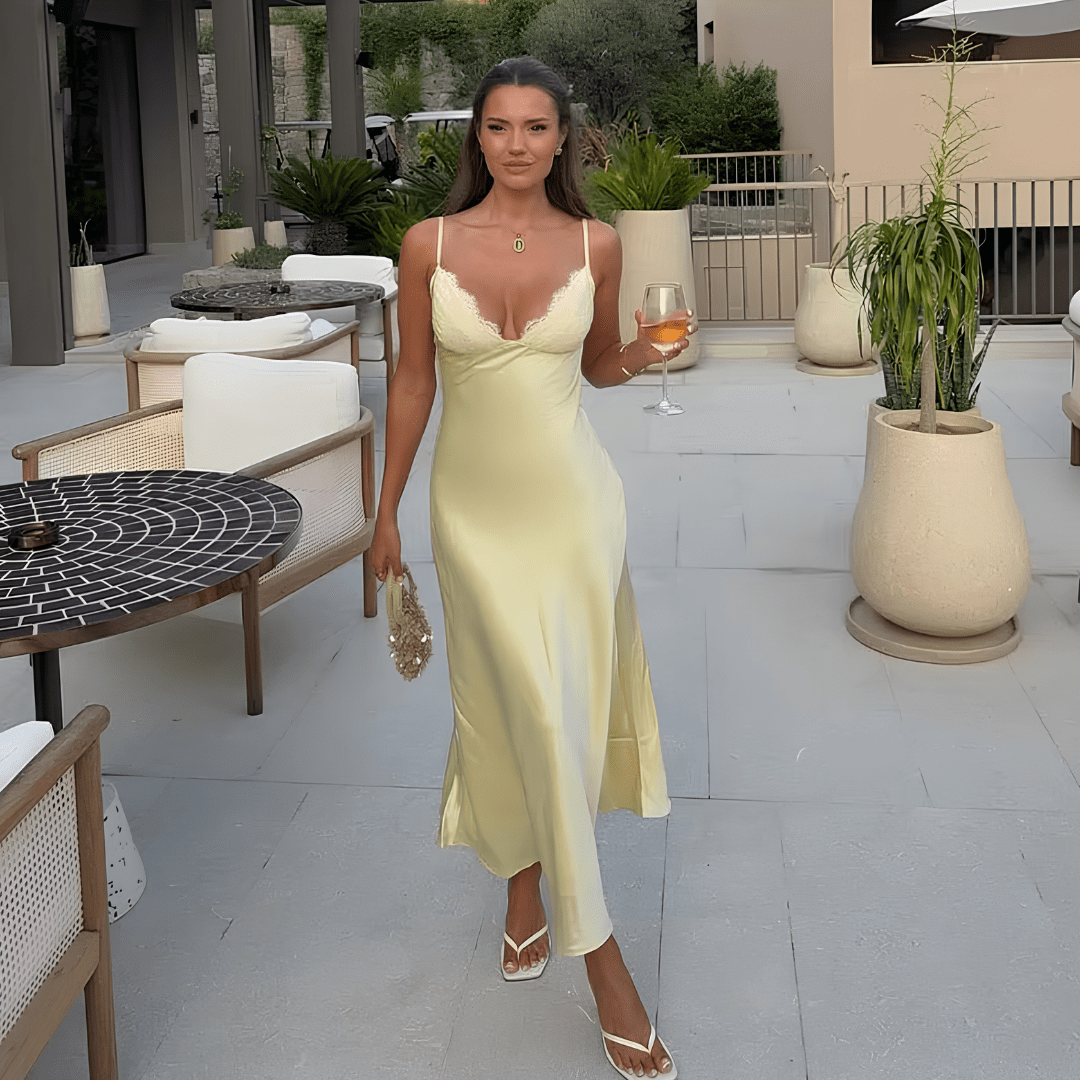 "Satin Soleil" Spitzenkleid - Satin Maxikleid - The Femme Club