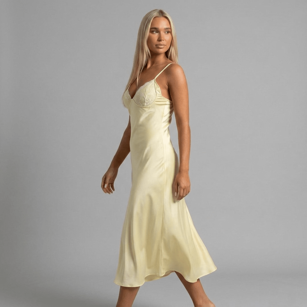 "Satin Soleil" Spitzenkleid - Satin Maxikleid - The Femme Club