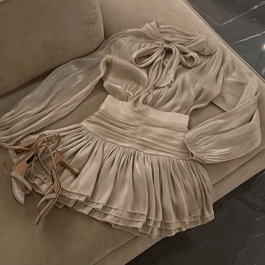 Seraphina Silk Glow Dress - Minikleid mit Schleife - The Femme Club