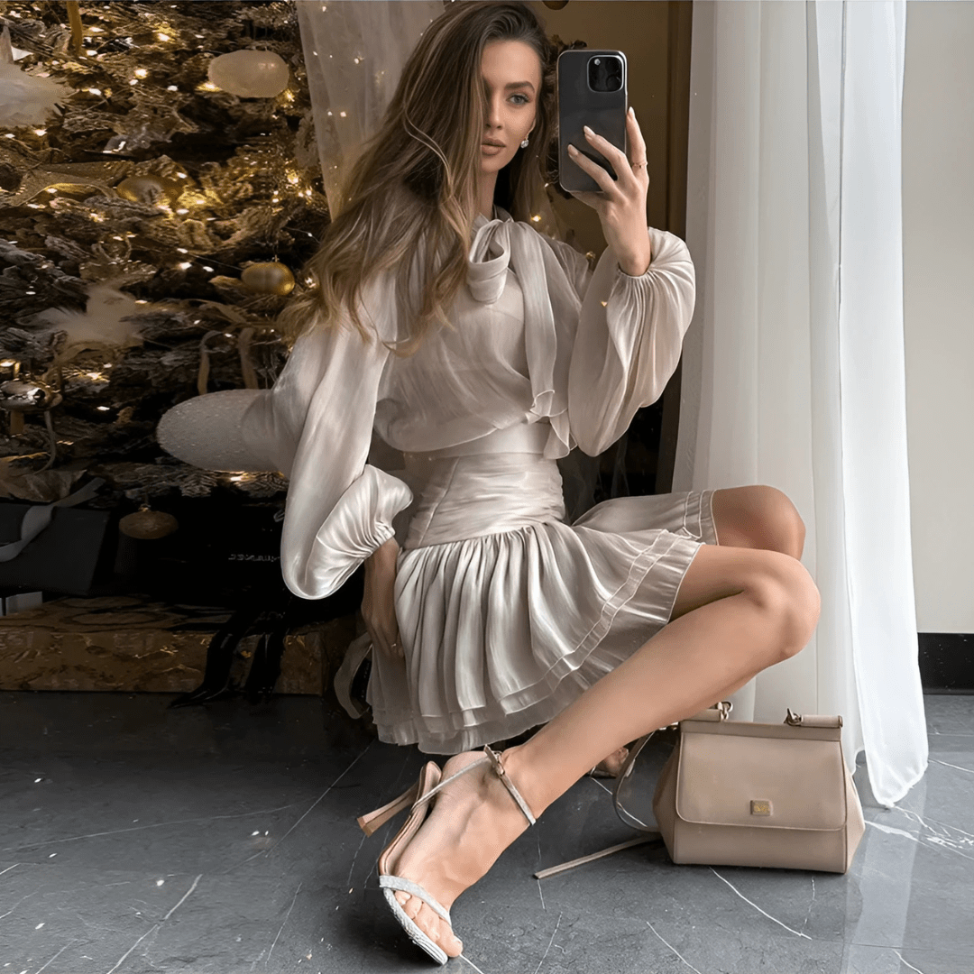 Seraphina Silk Glow Dress - Minikleid mit Schleife - The Femme Club