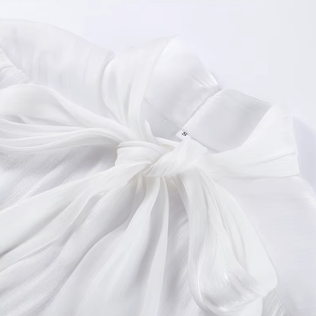 Seraphina Silk Glow Dress - Minikleid mit Schleife - The Femme Club