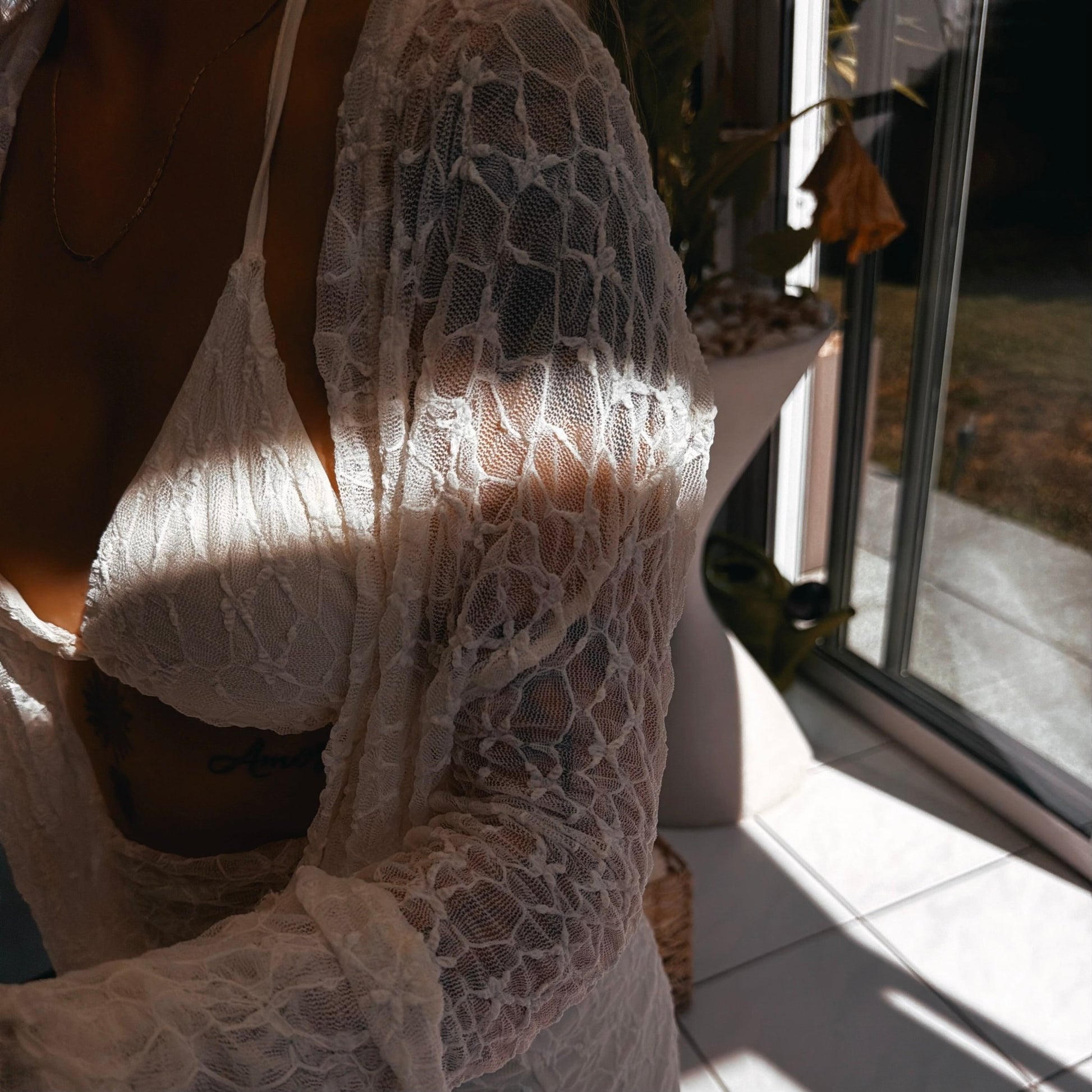 "Sirène" Aura Playsuit - Luxuriöser Lace Beach Romper - The Femme Club