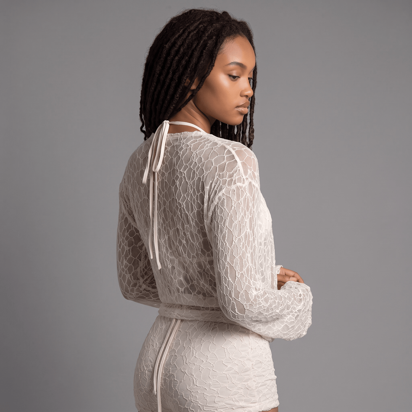 "Sirène" Aura Playsuit - Luxuriöser Lace Beach Romper - The Femme Club