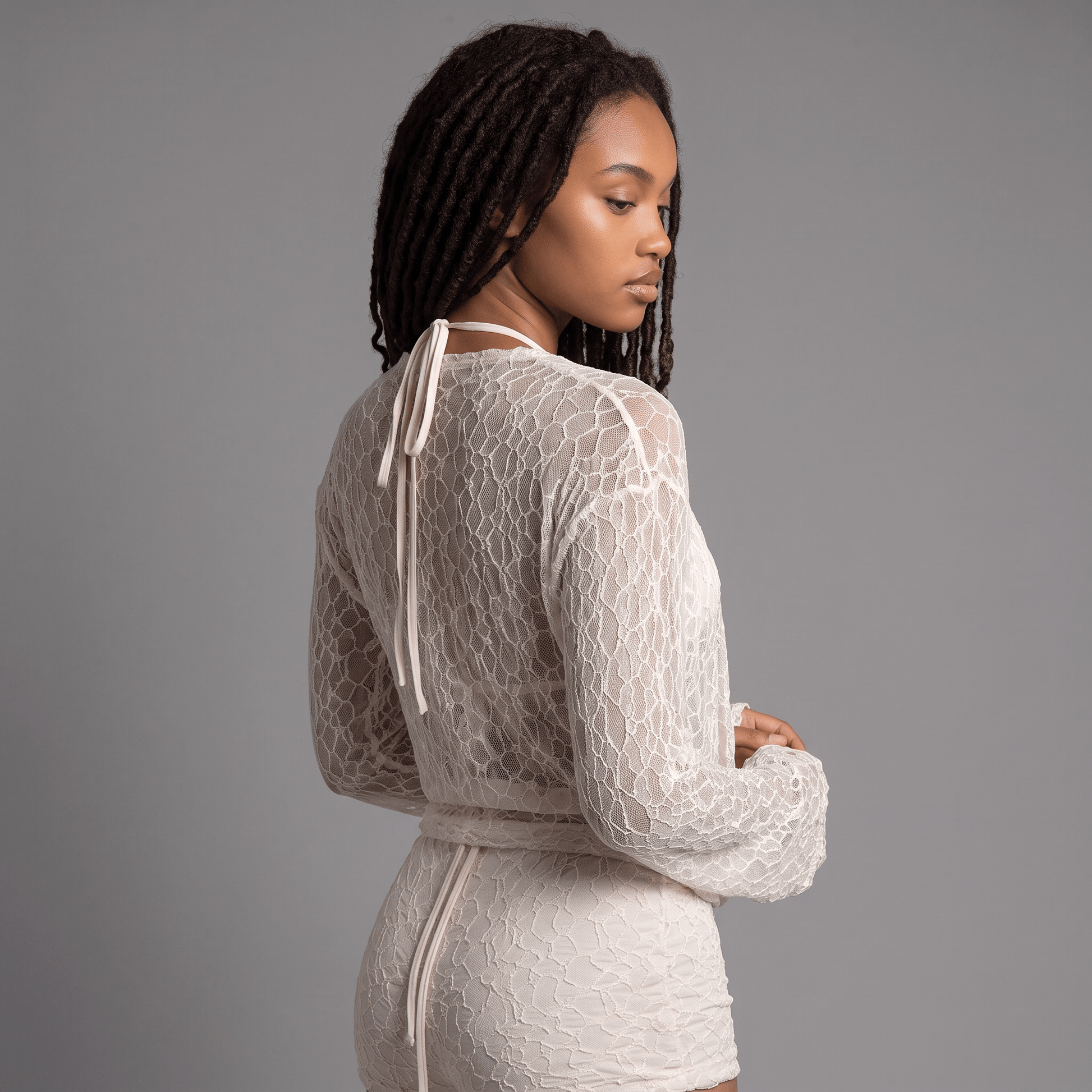 "Sirène" Aura Playsuit - Luxuriöser Lace Beach Romper - The Femme Club